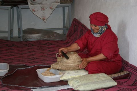 Broyage amandons d'Argan